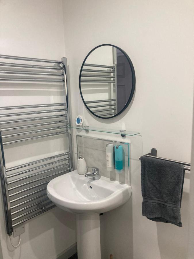 Lancing Apartments - Spacious 2 Bed - Sleeps 6 - Burnham Village Slough Exterior foto
